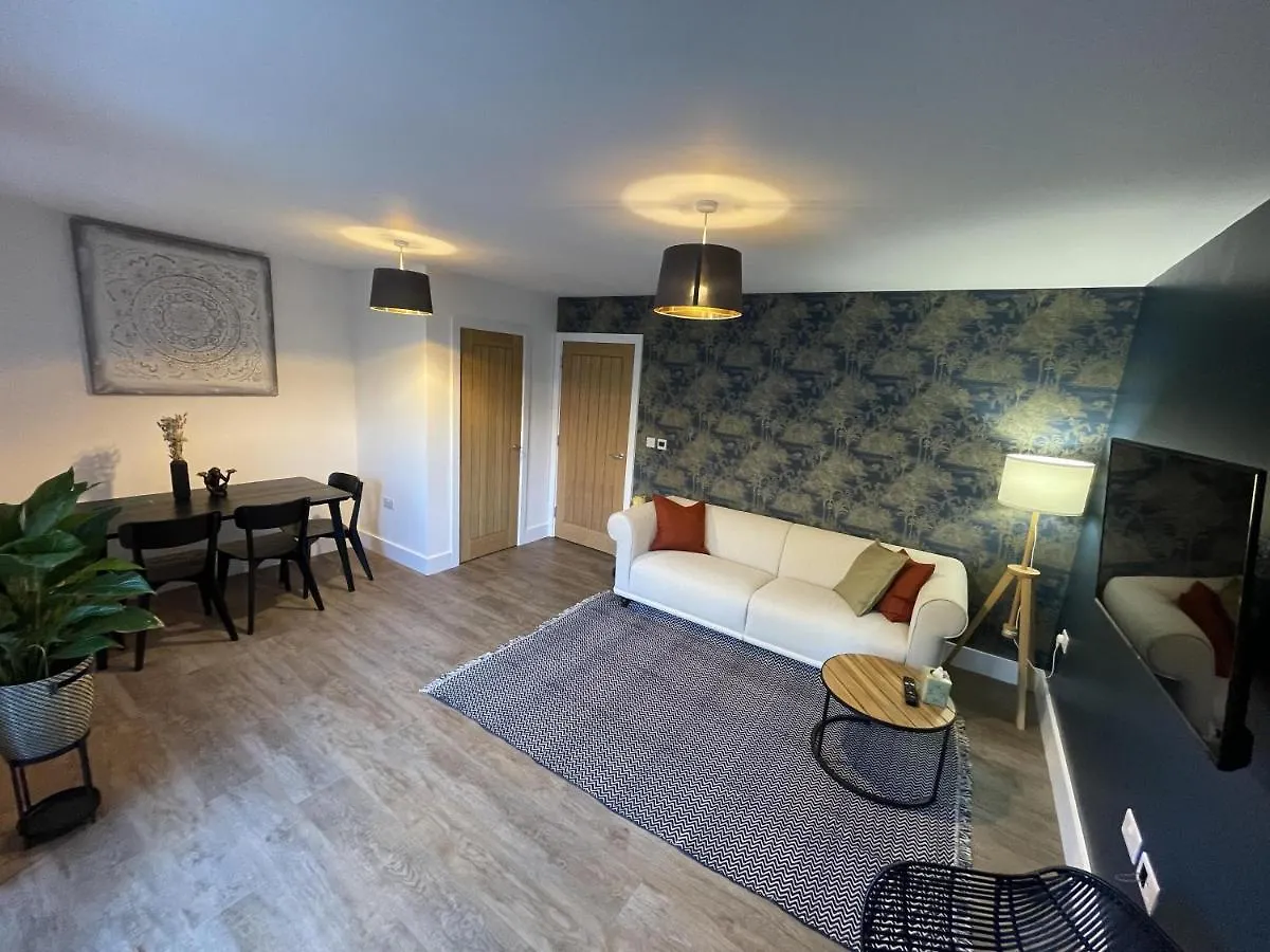 3 Double Bed Luxurious House Near Heathrow Airport Villa Staines-upon-Thames
