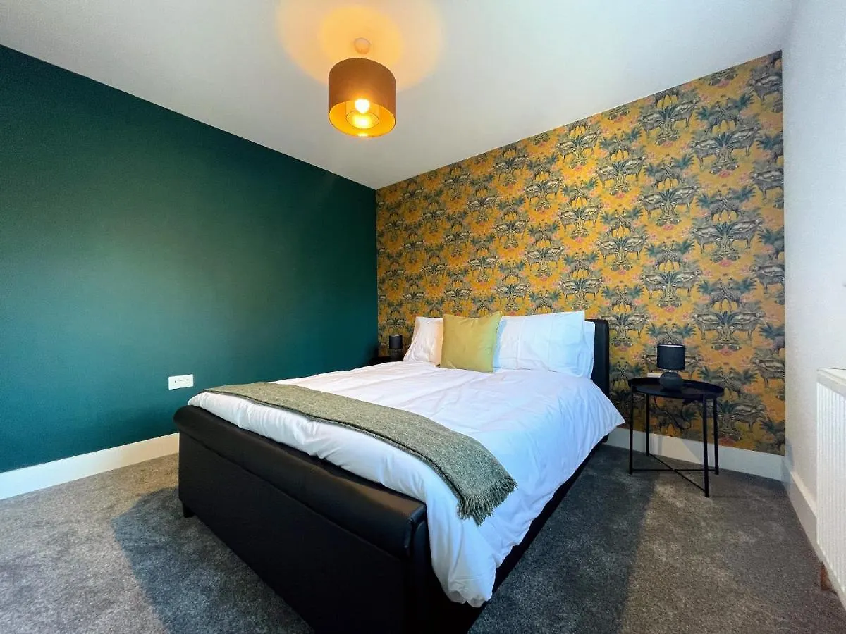 Holiday home 3 Double Bed Luxurious House Near Heathrow Airport Villa Staines-upon-Thames