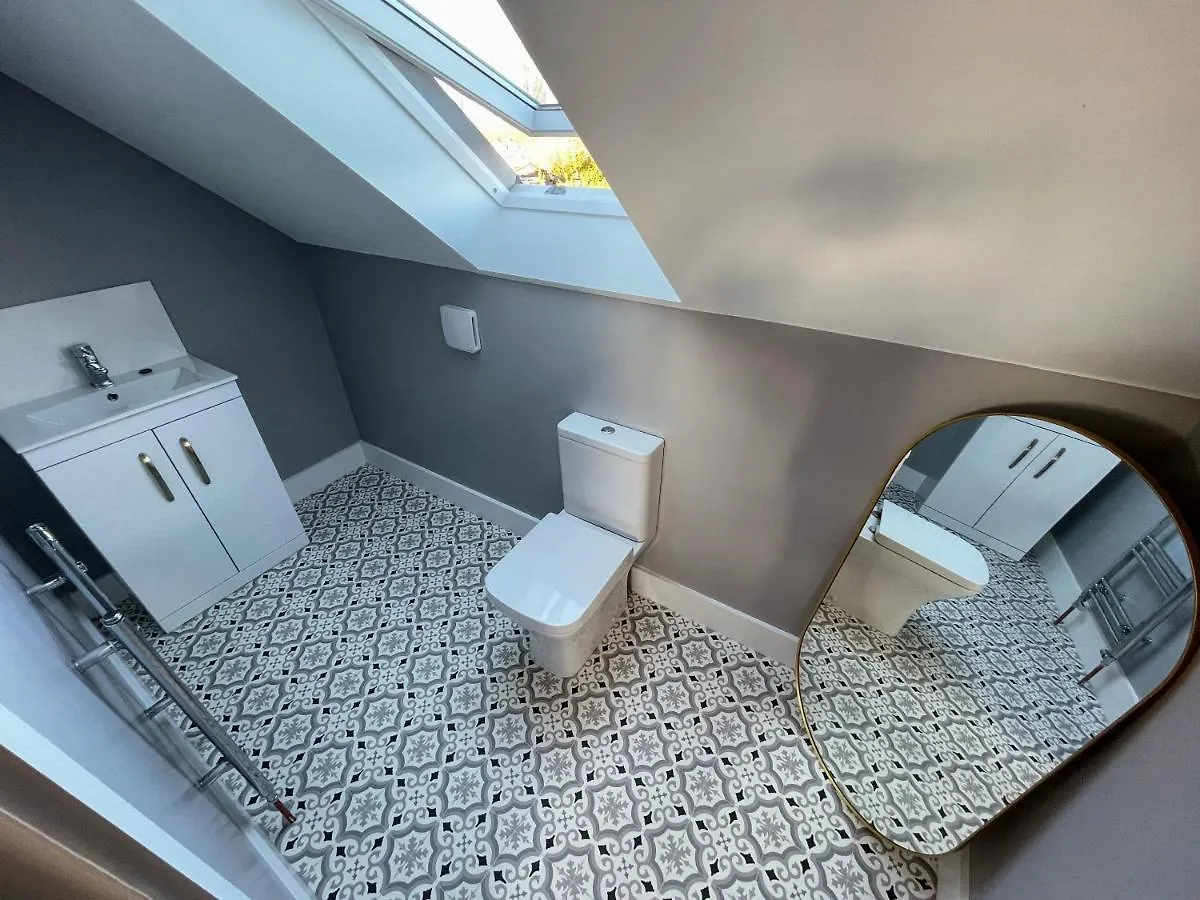3 Double Bed Luxurious House Near Heathrow Airport Villa Staines-upon-Thames United Kingdom