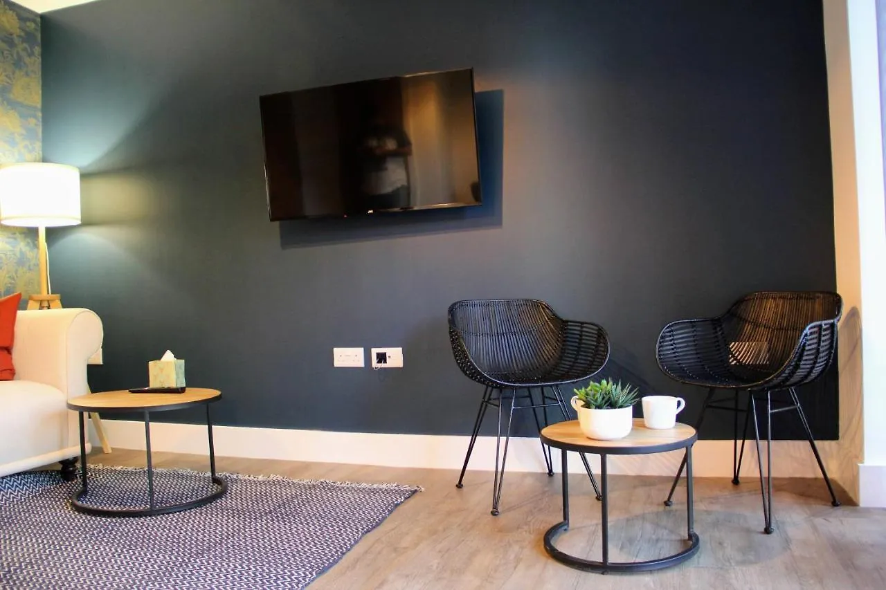 3 Double Bed Luxurious House Near Heathrow Airport Villa Staines-upon-Thames 0*,  United Kingdom