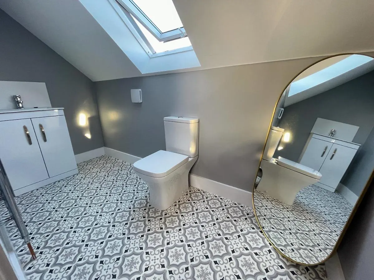 3 Double Bed Luxurious House Near Heathrow Airport Villa Staines-upon-Thames Holiday home